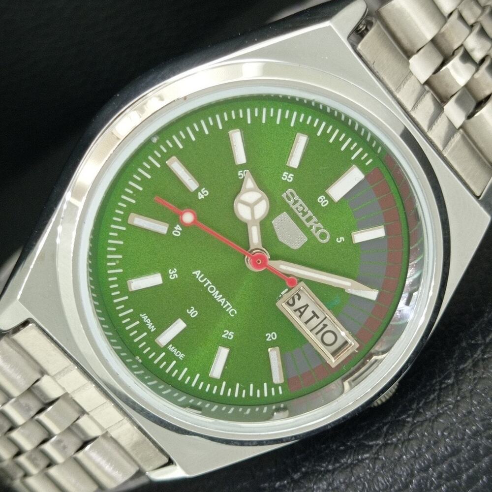 Vintage 1971 Seiko Automatic Mens Silver Watch W/daydate & Green accents
